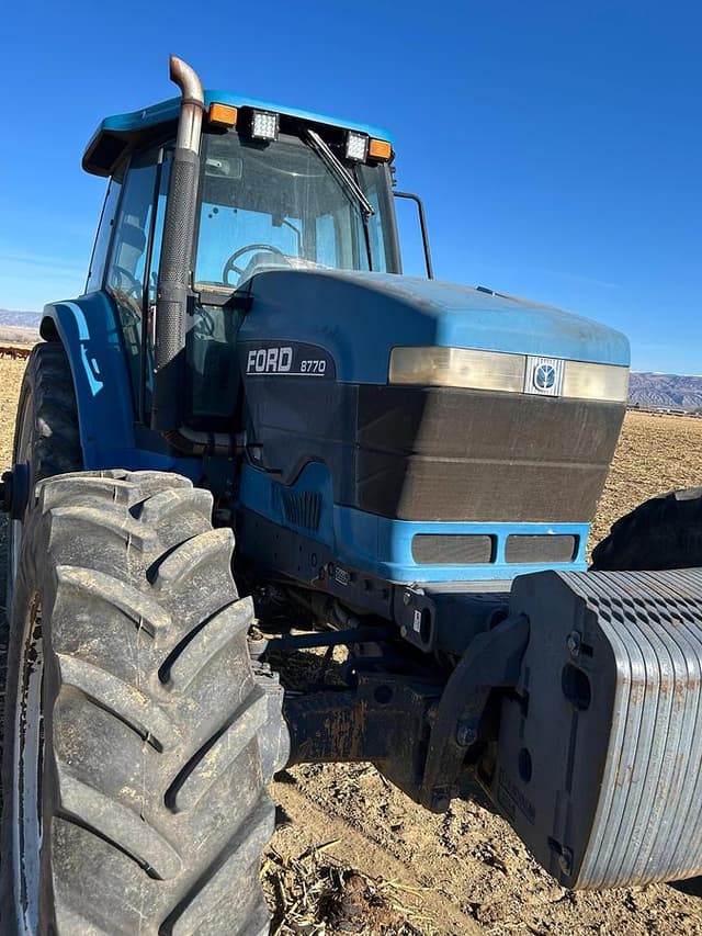 Image of New Holland 8770 equipment image 2