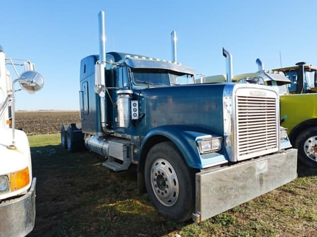 Image of Freightliner FLD132 Classic XL equipment image 1