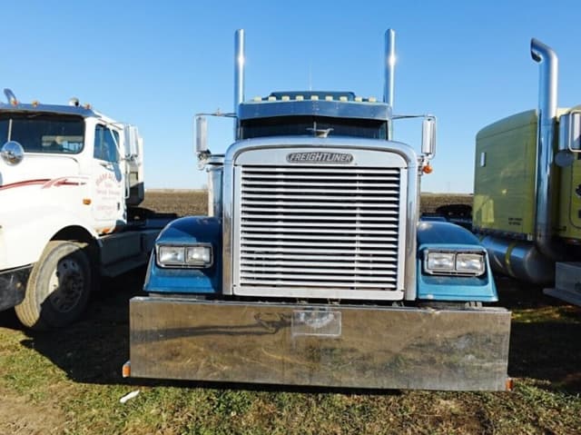 Image of Freightliner FLD132 Classic XL equipment image 3