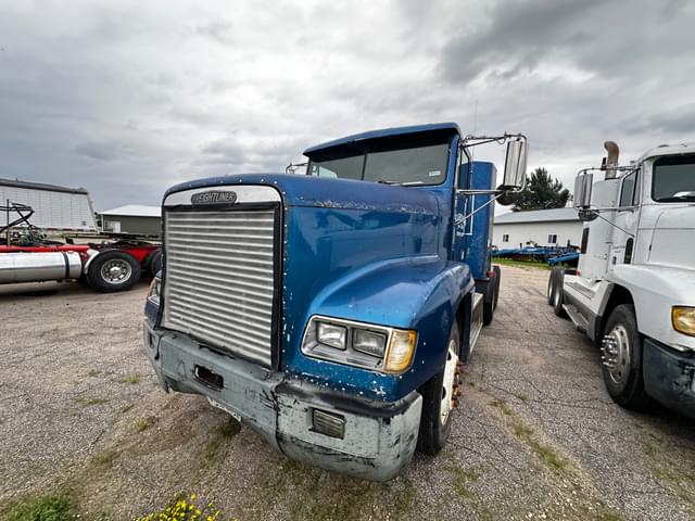 Image of Freightliner FLD120 equipment image 3