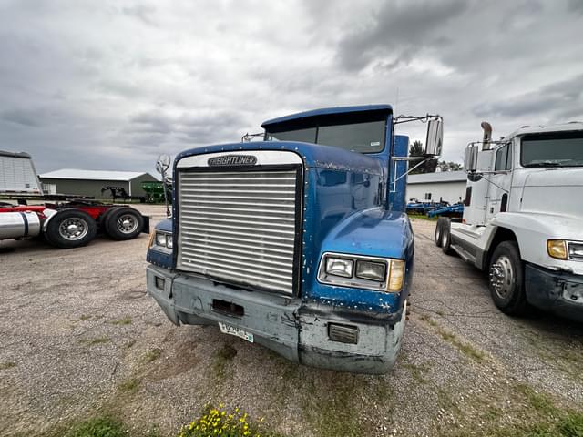 Image of Freightliner FLD120 equipment image 2