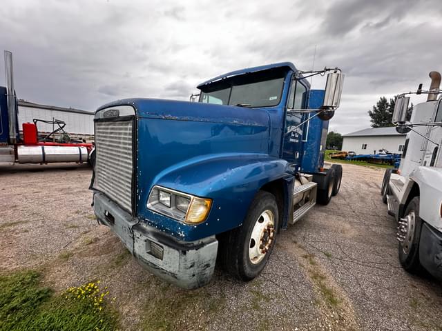 Image of Freightliner FLD120 equipment image 4