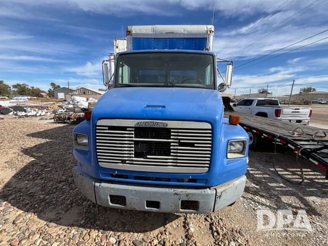 Image of Freightliner FL106 equipment image 2