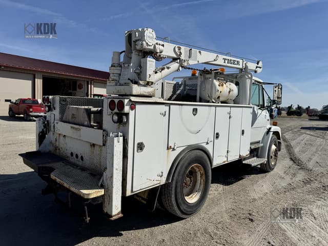 Image of Freightliner FL70 equipment image 2