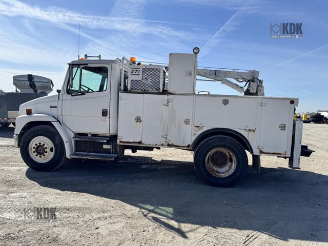 Image of Freightliner FL70 equipment image 3