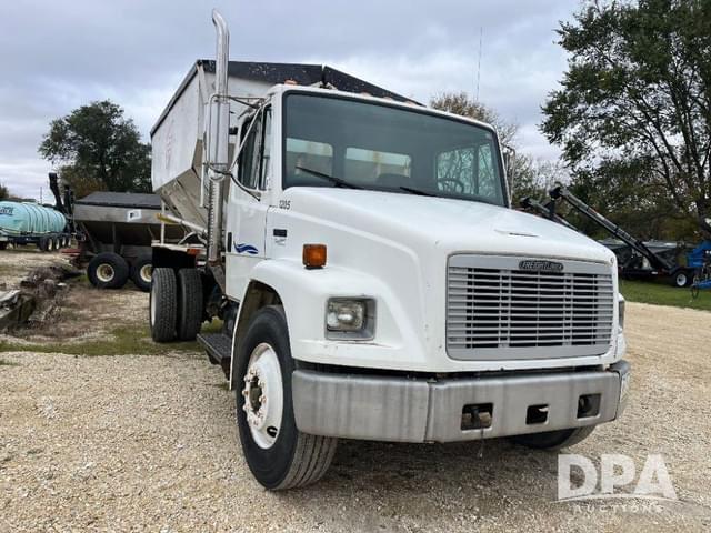 Image of Freightliner FL70 equipment image 3