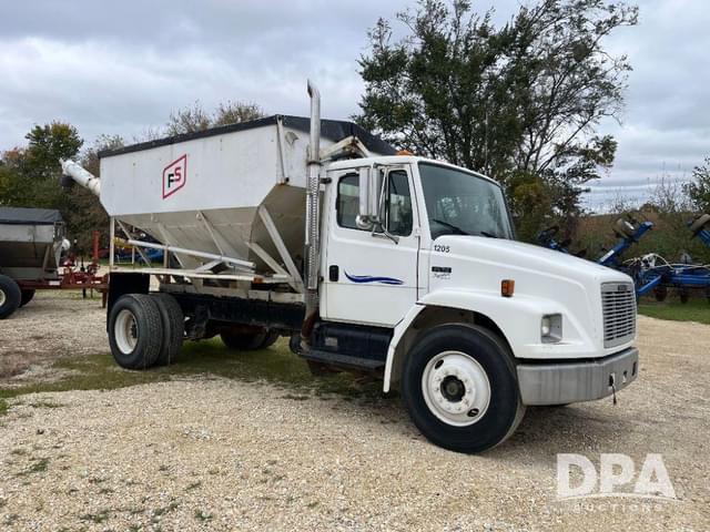 Image of Freightliner FL70 equipment image 4