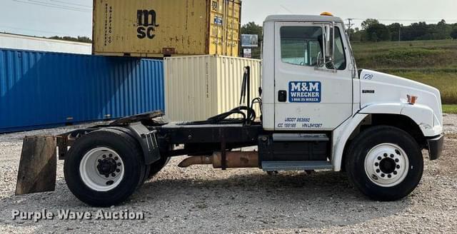 Image of Freightliner FL70 equipment image 3