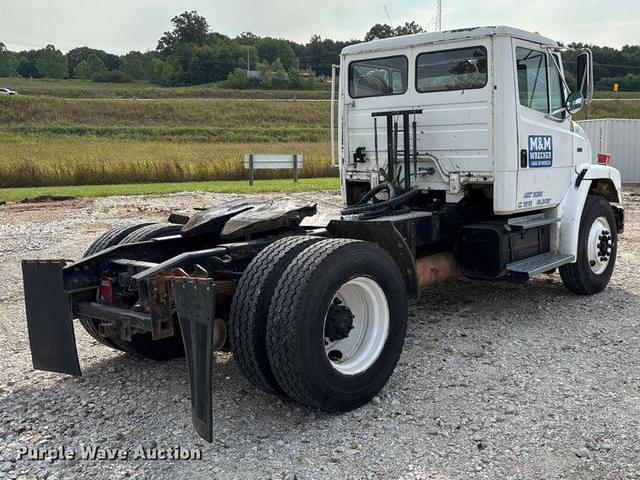 Image of Freightliner FL70 equipment image 4