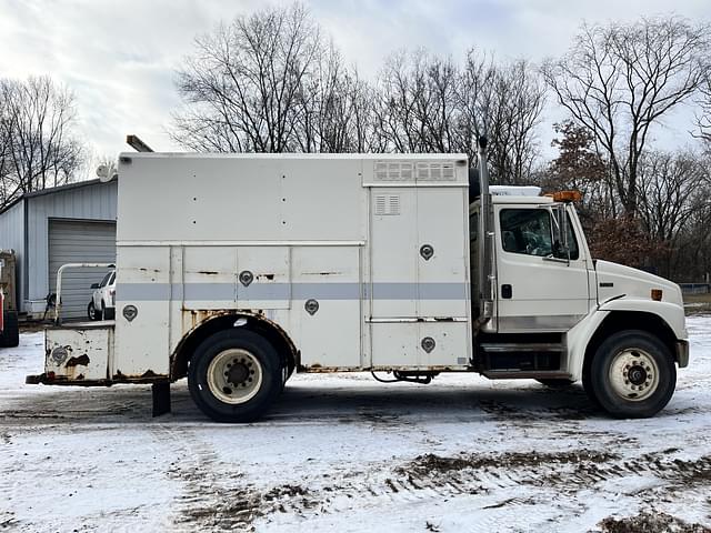 Image of Freightliner FL70 equipment image 1