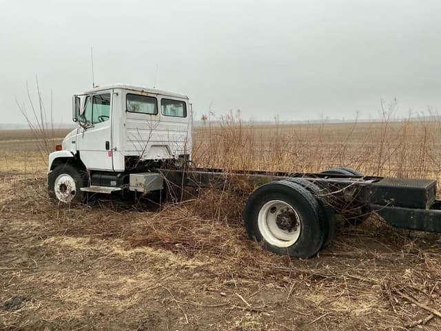 Image of Freightliner FL70 equipment image 4