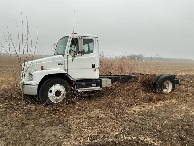 Image of Freightliner FL70 equipment image 2