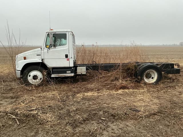 Image of Freightliner FL70 equipment image 3