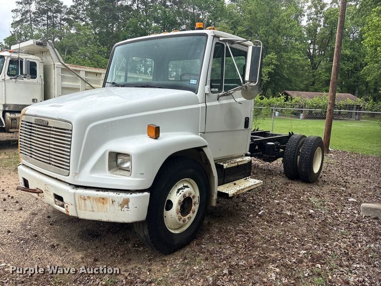 1995 Freightliner FL70 Equipment Image0