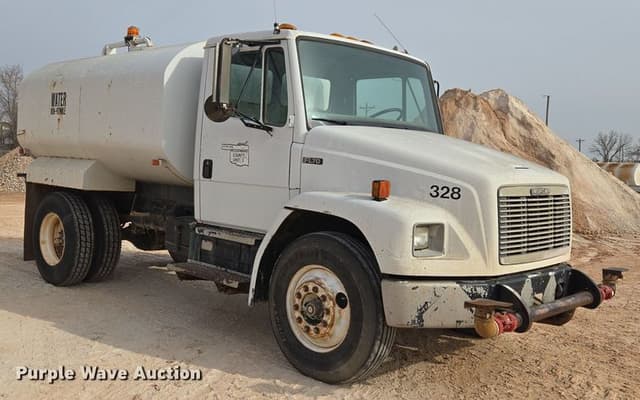 Image of Freightliner FL70 equipment image 2