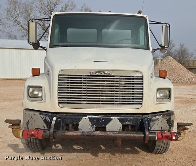Image of Freightliner FL70 equipment image 1