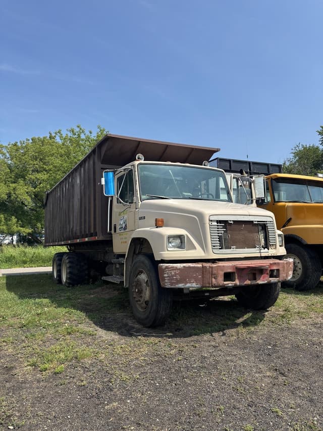 Image of Freightliner FL80 equipment image 1