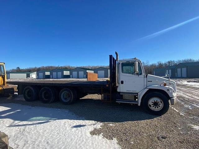 Image of Freightliner FL80 equipment image 3