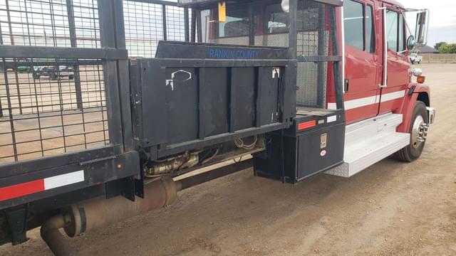 Image of Freightliner FL80 equipment image 3