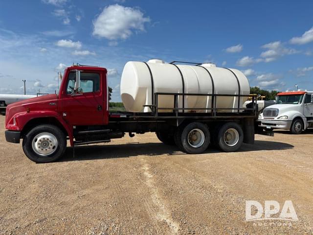 Image of Freightliner FL80 equipment image 3