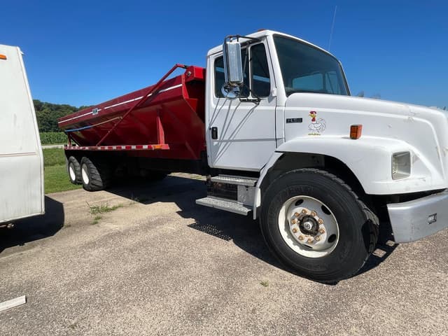 Image of Freightliner FL80 equipment image 3