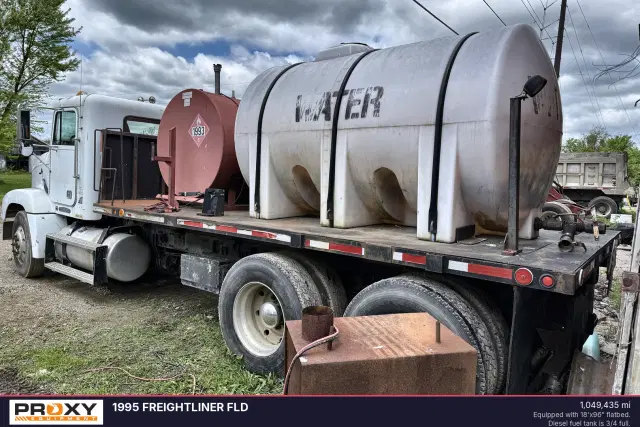 Image of Freightliner FLD equipment image 1