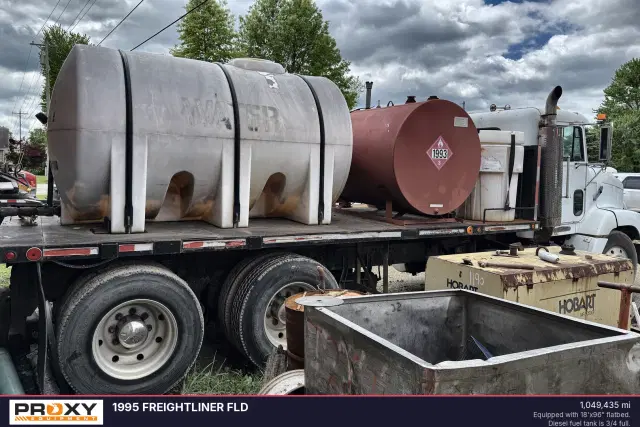 Image of Freightliner FLD equipment image 2