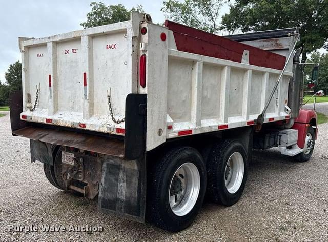 Image of Freightliner FLD112 equipment image 4
