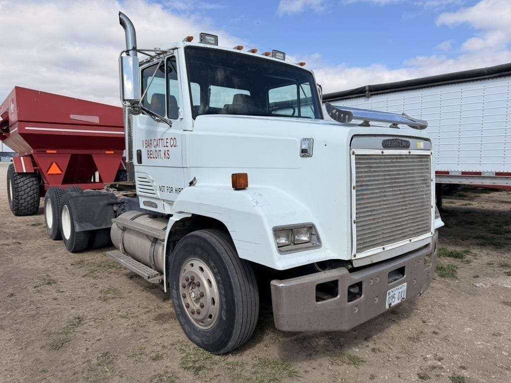1995 Freightliner FLD112 Equipment Image0