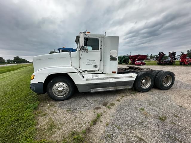 Image of Freightliner FLD120 equipment image 3