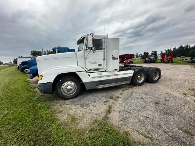 Image of Freightliner FLD120 equipment image 2
