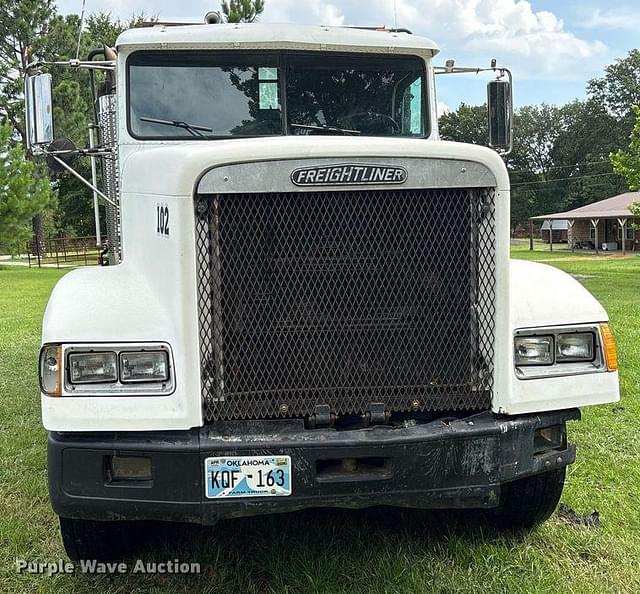Image of Freightliner FLD120 equipment image 1