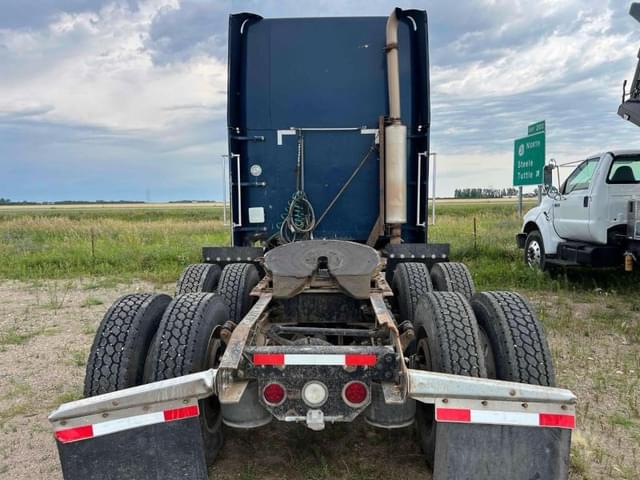 Image of Freightliner FLD120 equipment image 3