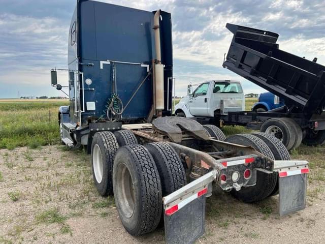 Image of Freightliner FLD120 equipment image 4