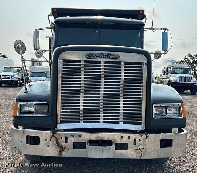 Image of Freightliner FLD equipment image 1