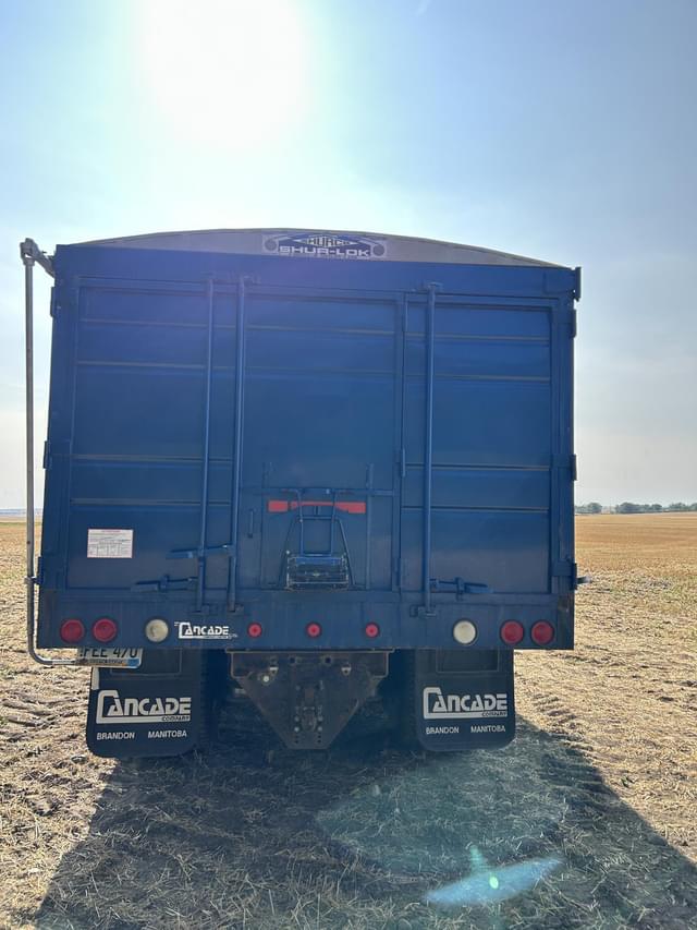 Image of Freightliner FLD112 equipment image 3