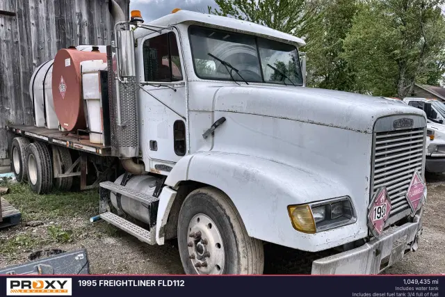 Image of Freightliner FLD112 equipment image 3