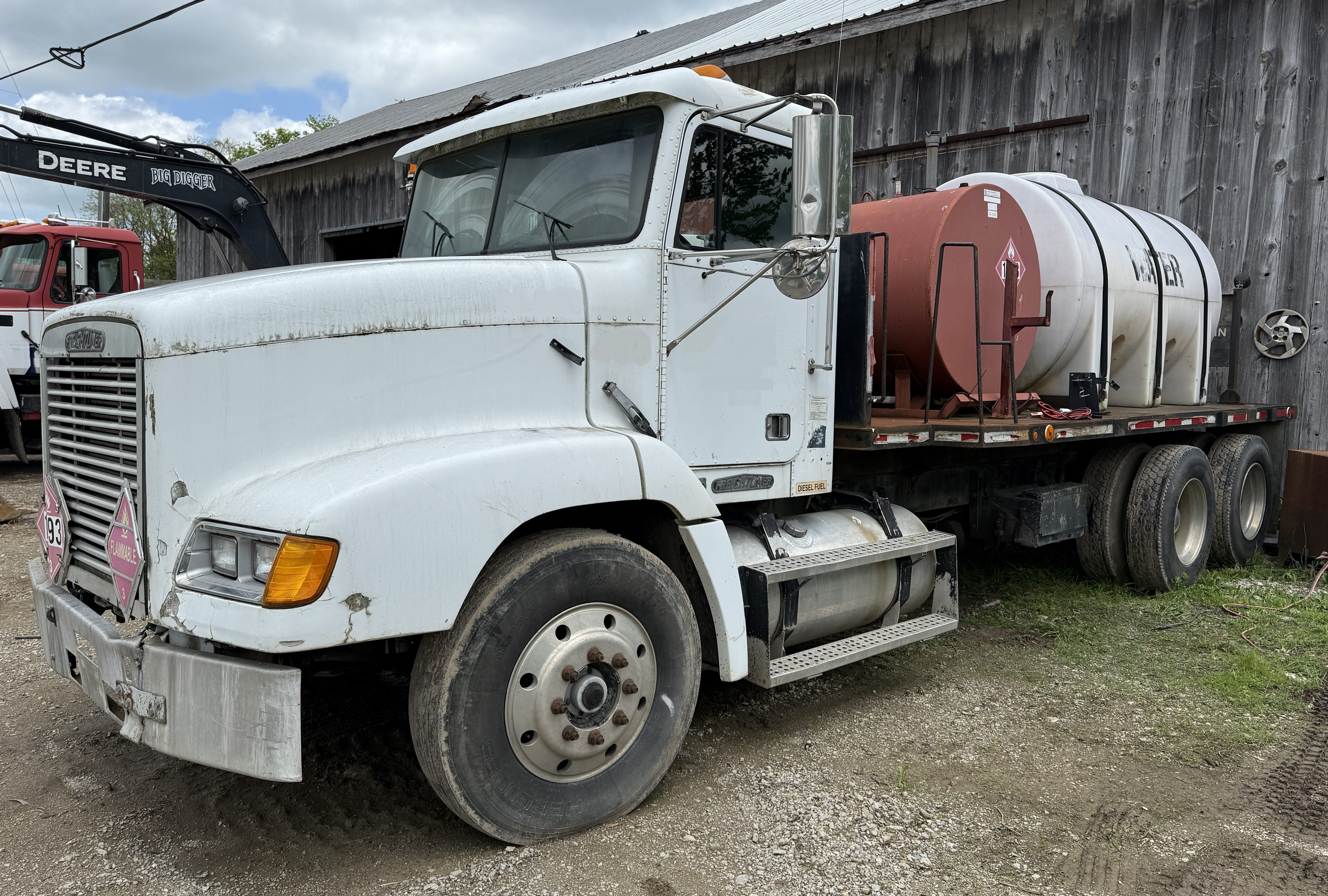 1995 Freightliner FLD112 Equipment Image0