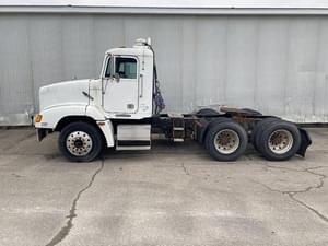 1995 Freightliner FLD112 Image