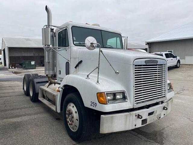Image of Freightliner FLD112 equipment image 2