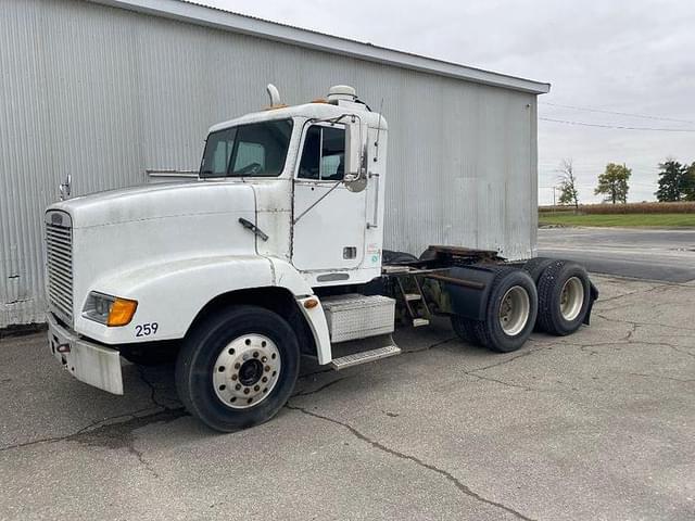 Image of Freightliner FLD112 equipment image 1