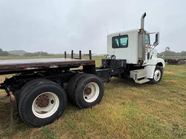 Image of Freightliner FLD112 equipment image 3