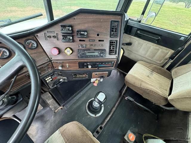 Image of Freightliner FLD112 equipment image 4