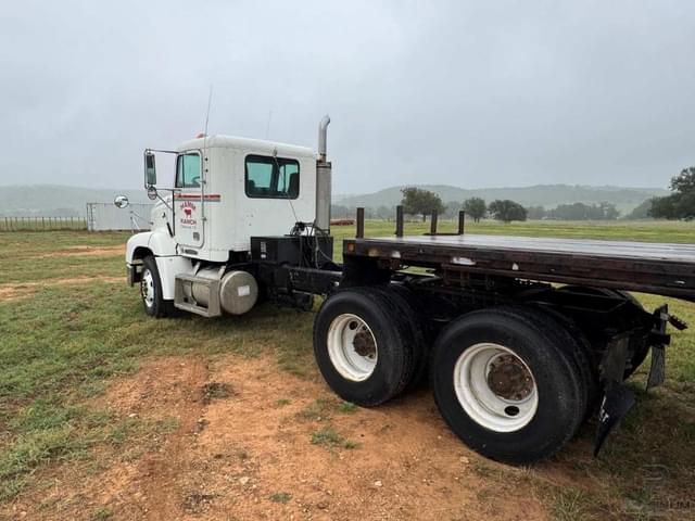 Image of Freightliner FLD112 equipment image 2