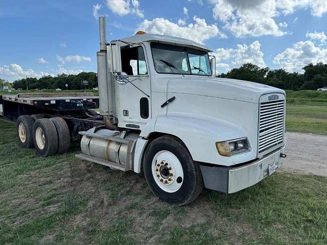Image of Freightliner FLD112 equipment image 2