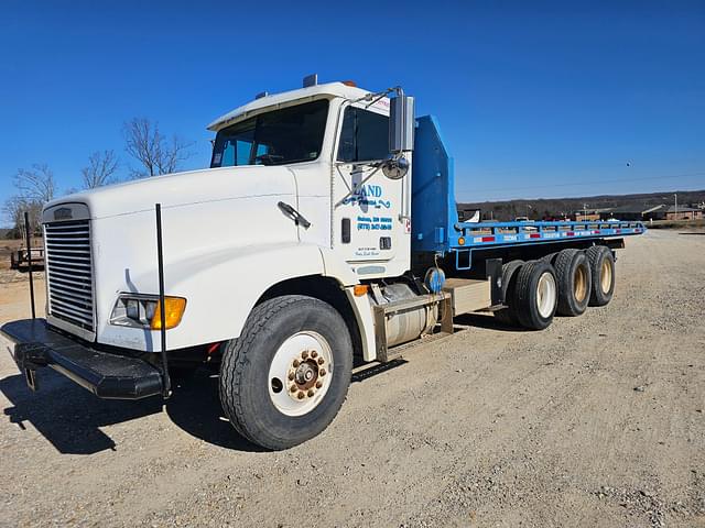 Image of Freightliner FLD112 equipment image 4