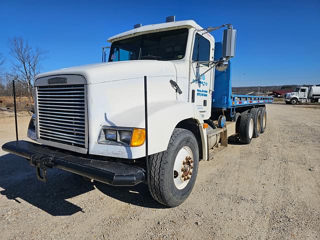 Image of Freightliner FLD112 equipment image 1