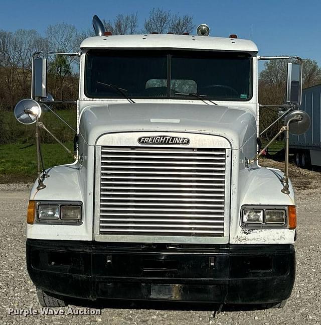 Image of Freightliner FLD112 equipment image 1
