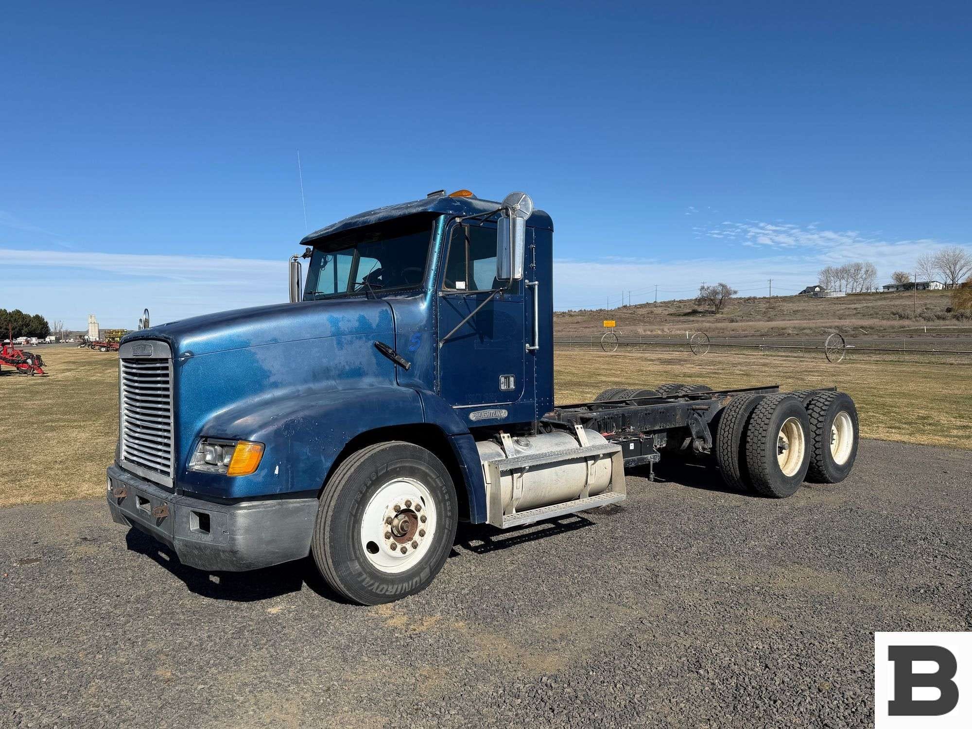 1995 Freightliner FLD112 Equipment Image0