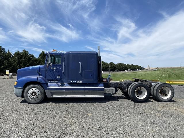 Image of Freightliner FLD112 equipment image 1